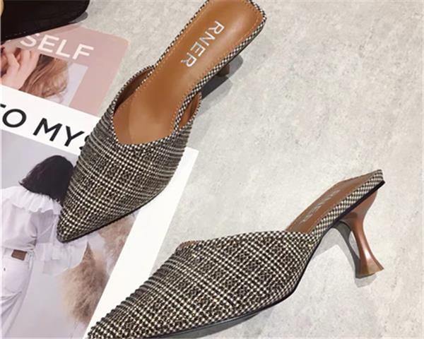 【哈德曼】q199-7布面镶钻尖头细跟拖鞋